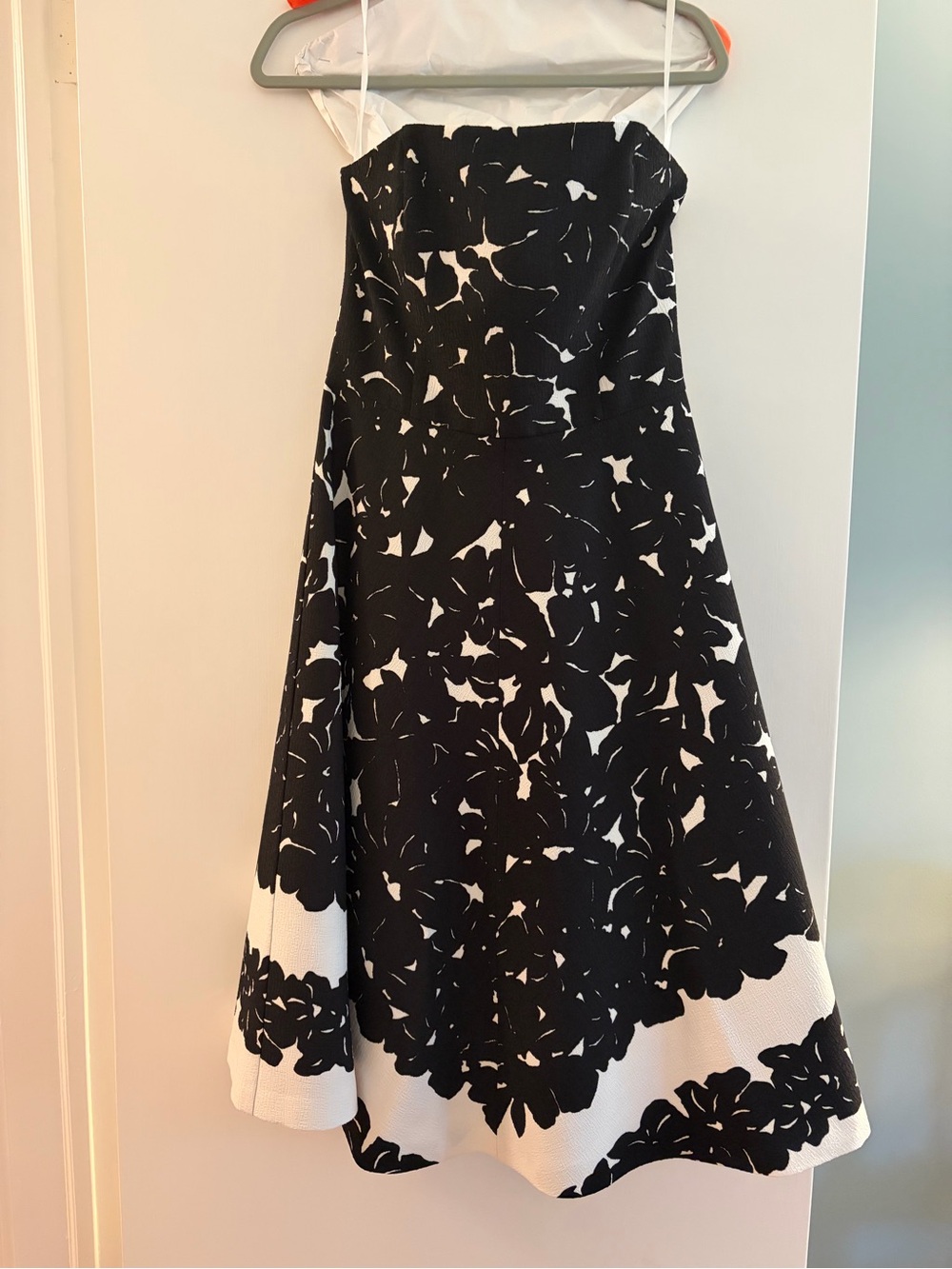 NWOT, Size 8, White House Black Market Black & White Strapless Floral Midi Dress - Picture 3 of 16